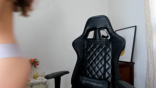 amara falcon online show from November 14, 2025, 1:48 pm