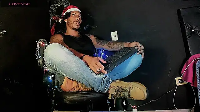 Snapshot of FuckHardlove chatting on December 15, 2025, 11:10 pm FuckHardlove online show from December 15, 2025, 11:10 pm