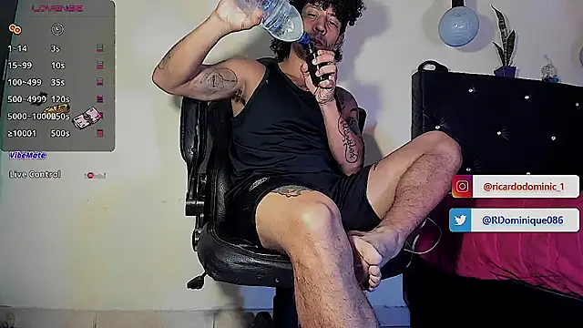 Snapshot of FuckHardlove chatting on October 31, 2025, 2:46 pm FuckHardlove online show from October 31, 2025, 2:46 pm