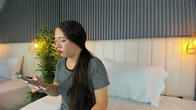 Snapshot of SaraRiley chatting on November 14, 2025, 10:46 pm SaraRiley online show from November 14, 2025, 10:46 pm