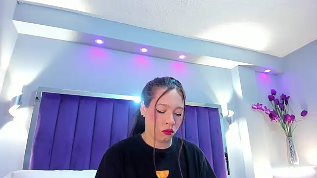 Snapshot of SaraRiley chatting on October 27, 2025, 10:54 pm SaraRiley online show from October 27, 2025, 10:54 pm