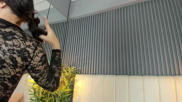 Snapshot of SaraRiley chatting on December 14, 2025, 10:37 pm SaraRiley online show from December 14, 2025, 10:37 pm