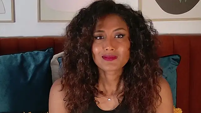 Snapshot of ShanialaFrancaise chatting on May 23, 2026, 1:10 pm ShanialaFrancaise online show from May 23, 2026, 1:10 pm