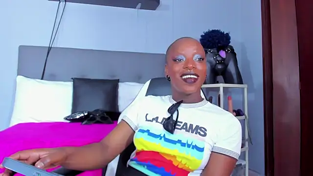 Snapshot of Coco_Kiss chatting on April 13, 2026, 7:07 pm Coco Kiss online show from April 13, 2026, 7:07 pm