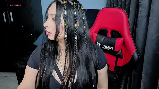 charlotee lovee69 online show from November 13, 2025, 1:53 am