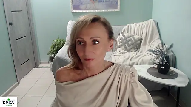 Snapshot of HornyMilf_777 chatting on July 1, 2026, 7:41 am HornyMilf 777 online show from July 1, 2026, 7:41 am