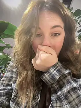 Snapshot of MommmyYummy chatting on February 6, 2025, 2:04 pm MommmyYummy online show from February 6, 2025, 2:04 pm