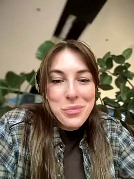 Snapshot of MommmyYummy chatting on October 20, 2025, 12:49 pm MommmyYummy online show from October 20, 2025, 12:49 pm