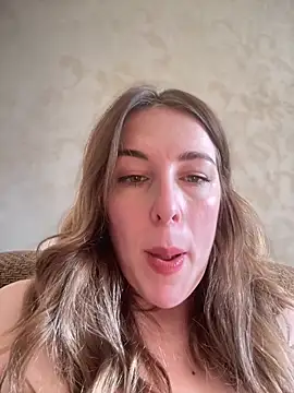 Snapshot of MommmyYummy chatting on March 12, 2025, 10:59 am MommmyYummy online show from March 12, 2025, 10:59 am