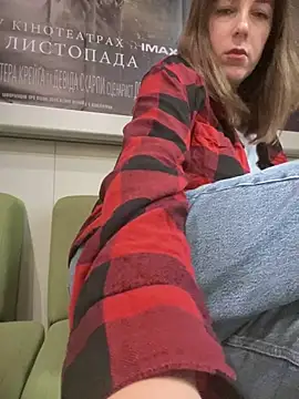 Snapshot of MommmyYummy chatting on December 13, 2024, 12:50 pm MommmyYummy online show from December 13, 2024, 12:50 pm