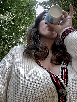 Snapshot of MommmyYummy chatting on September 11, 2025, 2:06 pm MommmyYummy online show from September 11, 2025, 2:06 pm