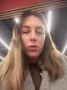 Snapshot of MommmyYummy chatting on January 17, 2025, 10:44 am MommmyYummy online show from January 17, 2025, 10:44 am