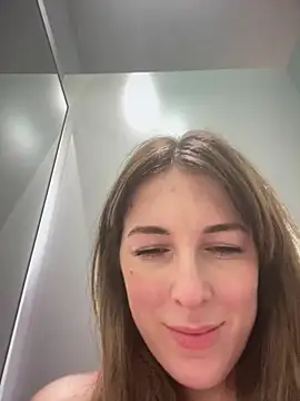 Snapshot of MommmyYummy chatting on December 27, 2024, 5:48 pm MommmyYummy online show from December 27, 2024, 5:48 pm