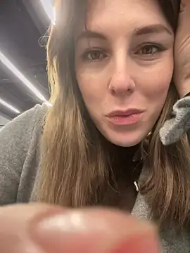 Snapshot of MommmyYummy chatting on January 17, 2025, 1:46 pm MommmyYummy online show from January 17, 2025, 1:46 pm