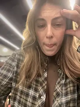 Snapshot of MommmyYummy chatting on February 27, 2025, 10:44 am MommmyYummy online show from February 27, 2025, 10:44 am