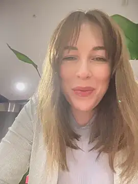 Snapshot of MommmyYummy chatting on December 28, 2024, 2:10 pm MommmyYummy online show from December 28, 2024, 2:10 pm