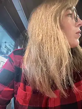 Snapshot of MommmyYummy chatting on January 13, 2025, 8:47 am MommmyYummy online show from January 13, 2025, 8:47 am