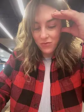 Snapshot of MommmyYummy chatting on February 4, 2025, 11:27 am MommmyYummy online show from February 4, 2025, 11:27 am