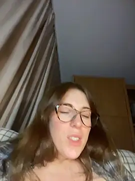 Snapshot of MommmyYummy chatting on May 28, 2026, 8:59 pm MommmyYummy online show from May 28, 2026, 8:59 pm