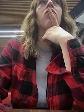 Snapshot of MommmyYummy chatting on January 28, 2025, 1:16 pm MommmyYummy online show from January 28, 2025, 1:16 pm