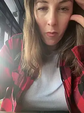 Snapshot of MommmyYummy chatting on December 13, 2024, 9:35 am MommmyYummy online show from December 13, 2024, 9:35 am