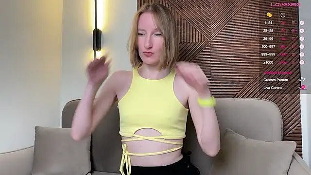 Snapshot of MonikaBos chatting on December 3, 2025, 9:36 pm MonikaBos online show from December 3, 2025, 9:36 pm