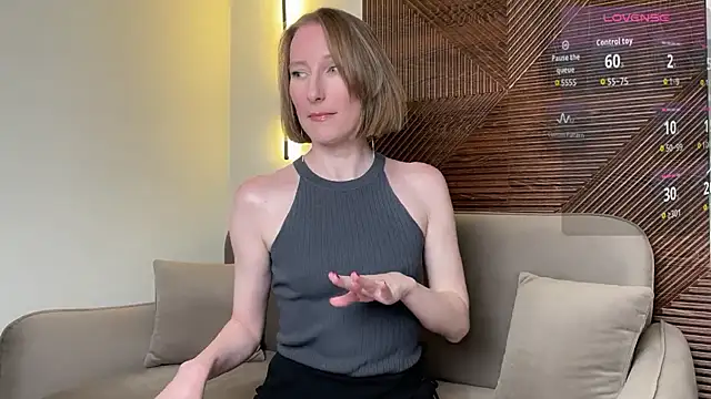 Snapshot of MonikaBos chatting on July 16, 2026, 9:56 pm MonikaBos online show from July 16, 2026, 9:56 pm