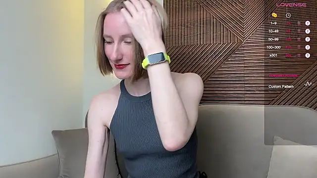 Snapshot of MonikaBos chatting on January 8, 2026, 9:43 pm MonikaBos online show from January 8, 2026, 9:43 pm