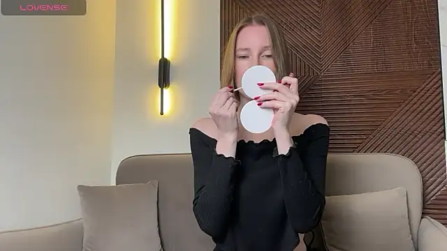 Snapshot of MonikaBos chatting on February 27, 2026, 8:41 pm MonikaBos online show from February 27, 2026, 8:41 pm