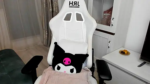 EveEvian online show from March 5, 2025, 4:46 pm