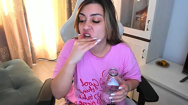 EveEvian online show from March 7, 2025, 1:18 pm