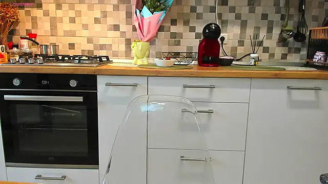 EveEvian online show from October 4, 2025, 8:05 am