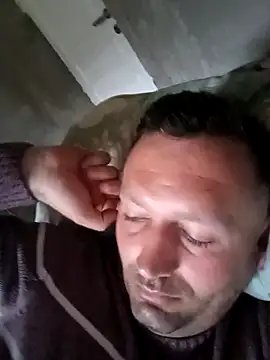 Snapshot of florin421 chatting on March 27, 2026, 1:23 pm florin421 online show from March 27, 2026, 1:23 pm