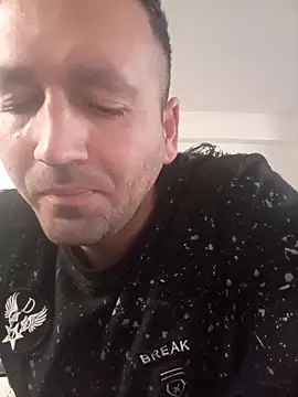 Snapshot of florin421 chatting on March 7, 2026, 12:43 pm florin421 online show from March 7, 2026, 12:43 pm