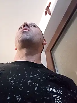 Snapshot of florin421 chatting on April 10, 2026, 6:20 am florin421 online show from April 10, 2026, 6:20 am