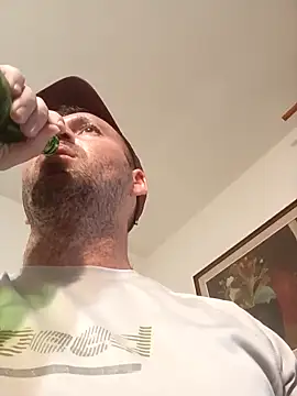 Snapshot of florin421 chatting on April 15, 2026, 4:33 pm florin421 online show from April 15, 2026, 4:33 pm