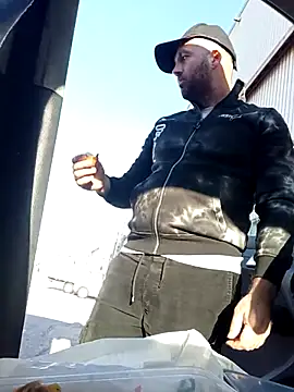 Snapshot of florin421 chatting on April 5, 2026, 6:09 am florin421 online show from April 5, 2026, 6:09 am