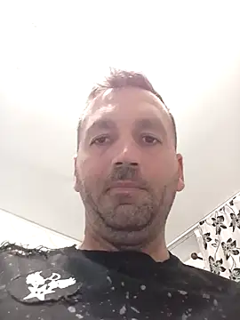 Snapshot of florin421 chatting on April 12, 2026, 1:25 pm florin421 online show from April 12, 2026, 1:25 pm