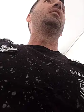 Snapshot of florin421 chatting on April 13, 2026, 1:26 pm florin421 online show from April 13, 2026, 1:26 pm