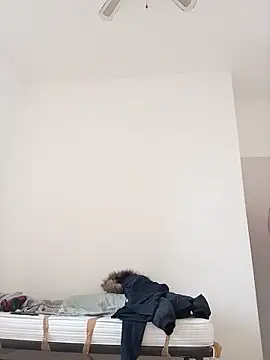 Snapshot of florin421 chatting on March 22, 2026, 9:22 am florin421 online show from March 22, 2026, 9:22 am