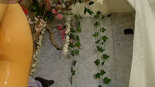 Cloe Leee online show from November 26, 2025, 6:24 am