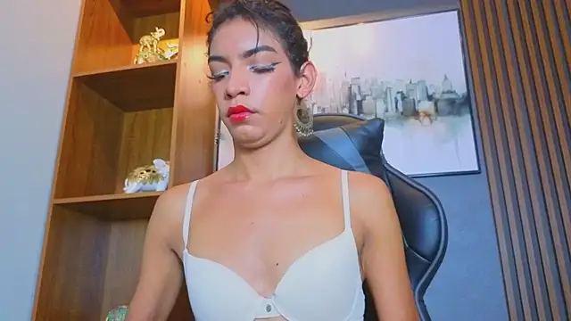 Snapshot of Alahia_Rodriguez chatting on May 4, 2026, 7:50 pm Alahia Rodriguez online show from May 4, 2026, 7:50 pm