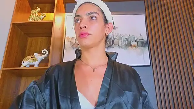 Snapshot of Alahia_Rodriguez chatting on May 21, 2026, 8:06 pm Alahia Rodriguez online show from May 21, 2026, 8:06 pm