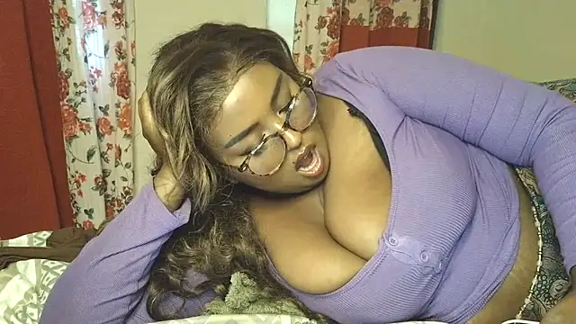 SiminFox online show from April 22, 2026, 6:36 pm