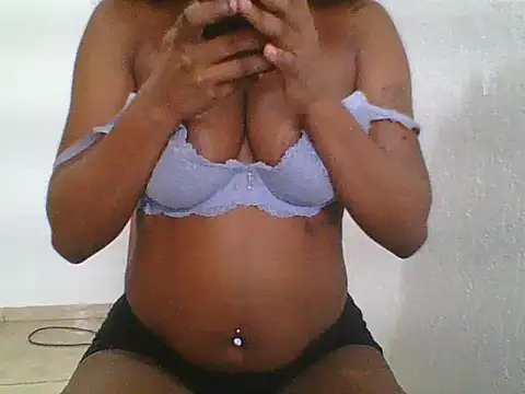 Snapshot of Estrela55 chatting on March 18, 2026, 2:41 pm Estrela55 online show from March 18, 2026, 2:41 pm