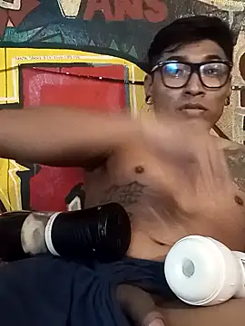 Snapshot of Tonyada18 chatting on October 1, 2025, 8:13 pm Tonyada18 online show from October 1, 2025, 8:13 pm