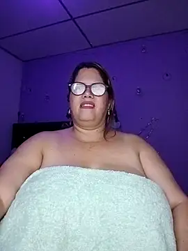 EllisW8 online show from December 2, 2025, 12:22 am