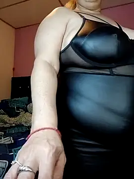 Snapshot of EllisW8 chatting on April 13, 2026, 11:25 am EllisW8 online show from April 13, 2026, 11:25 am