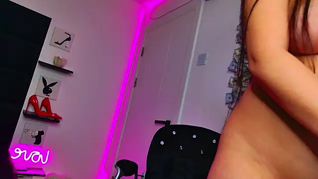 MissAmeliaa online show from May 2, 2026, 1:05 pm