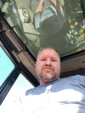 Snapshot of Aronn4 chatting on March 21, 2025, 12:39 pm Aronn4 online show from March 21, 2025, 12:39 pm